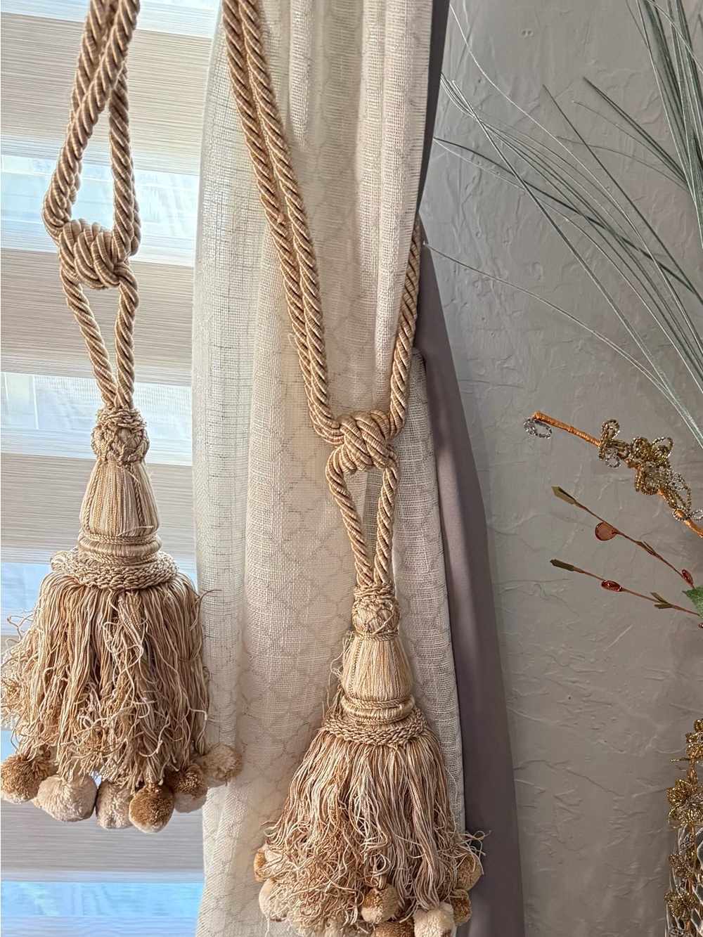 Vintage Beige Tassel Curtain Tiebacks in Natural Tone
